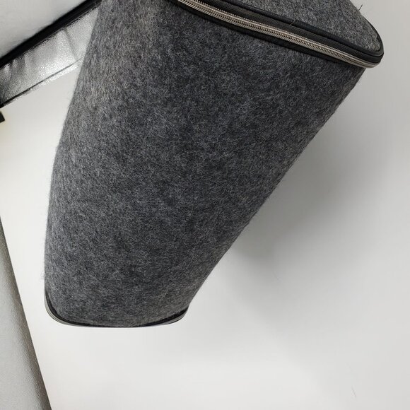 John Varvatos Grey Suit Weekender Zip Up Men's Duffel Travel Bag - Picture 7 of 9